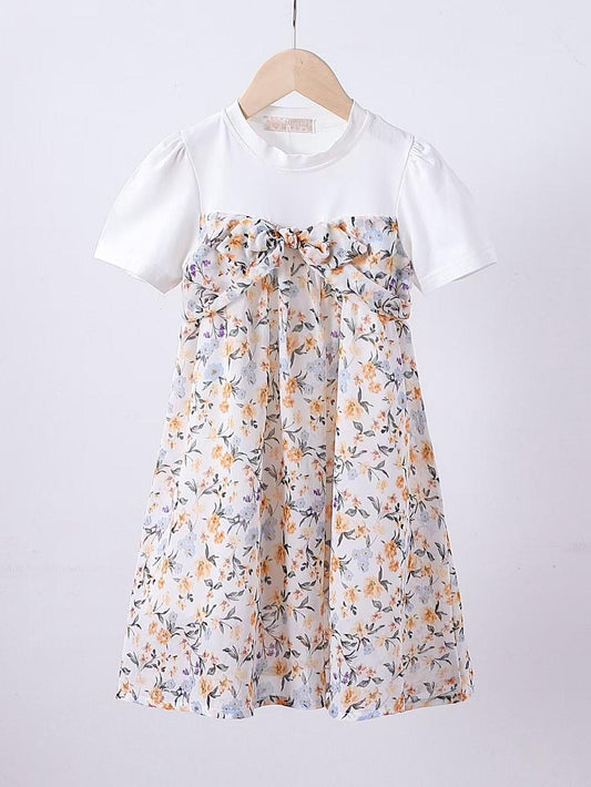 Robe blanche pour fille avec un imprimé fleuri délicat, parfaite pour un look léger, frais et élégant durant la saison printemps-été.